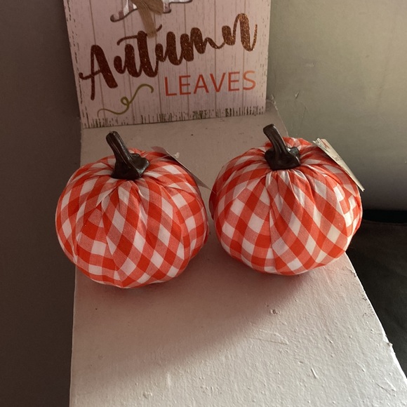 NWT-Give Thanks 🍁 & Fall Breeze- 2 Wood Signs & 2 Buffalo Check Pumpkins Bundle - Picture 5 of 15